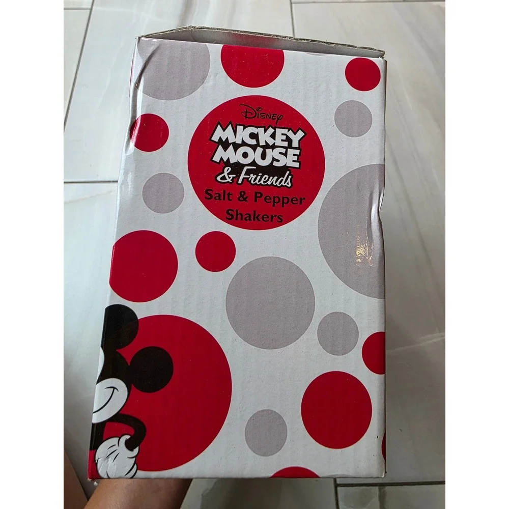 Disney Mickey and Minnie Mouse Kissing Ceramic Salt and‎ Pepper Shakers Set F1